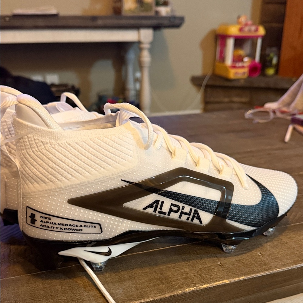 NEW Nike Men's Size 11.5 Alpha Menace 4 Elite D Football Cleats White Black NWOT - Picture 5 of 11